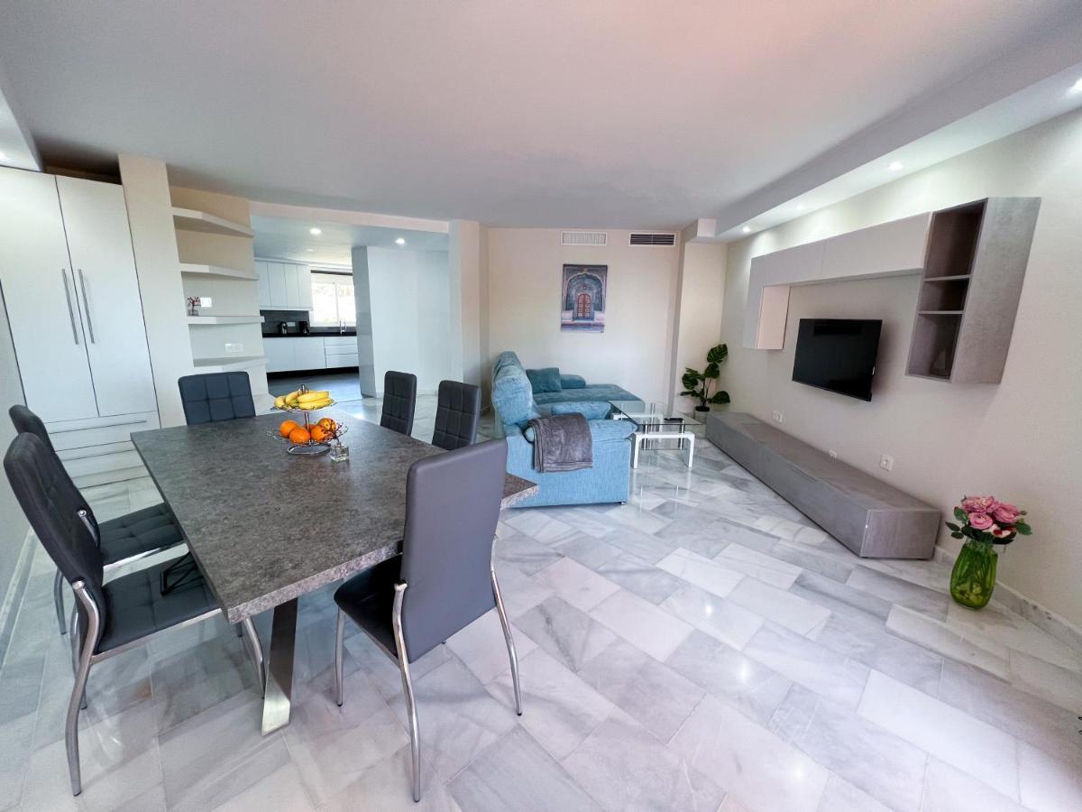 Luxury Three Bedroom Apartment At Естепона Екстериор снимка