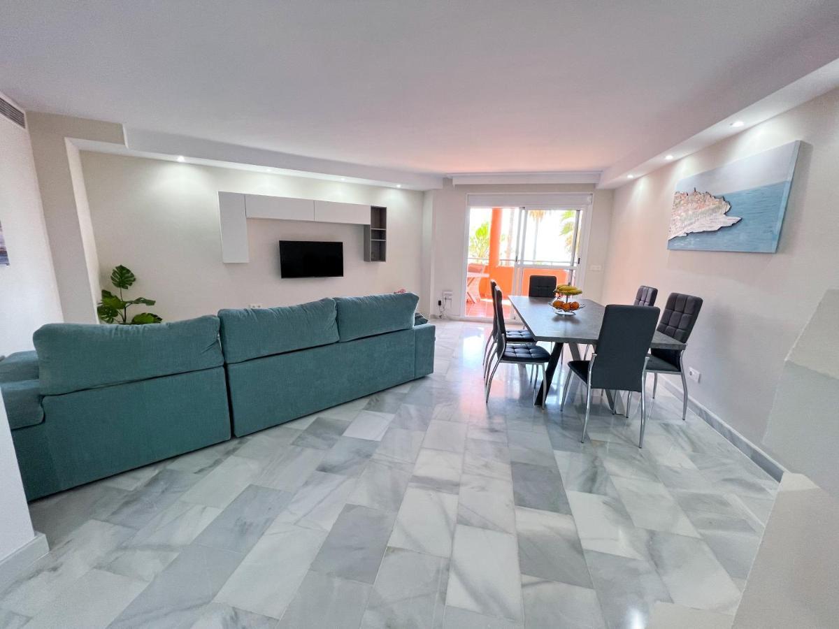 Luxury Three Bedroom Apartment At Естепона Екстериор снимка