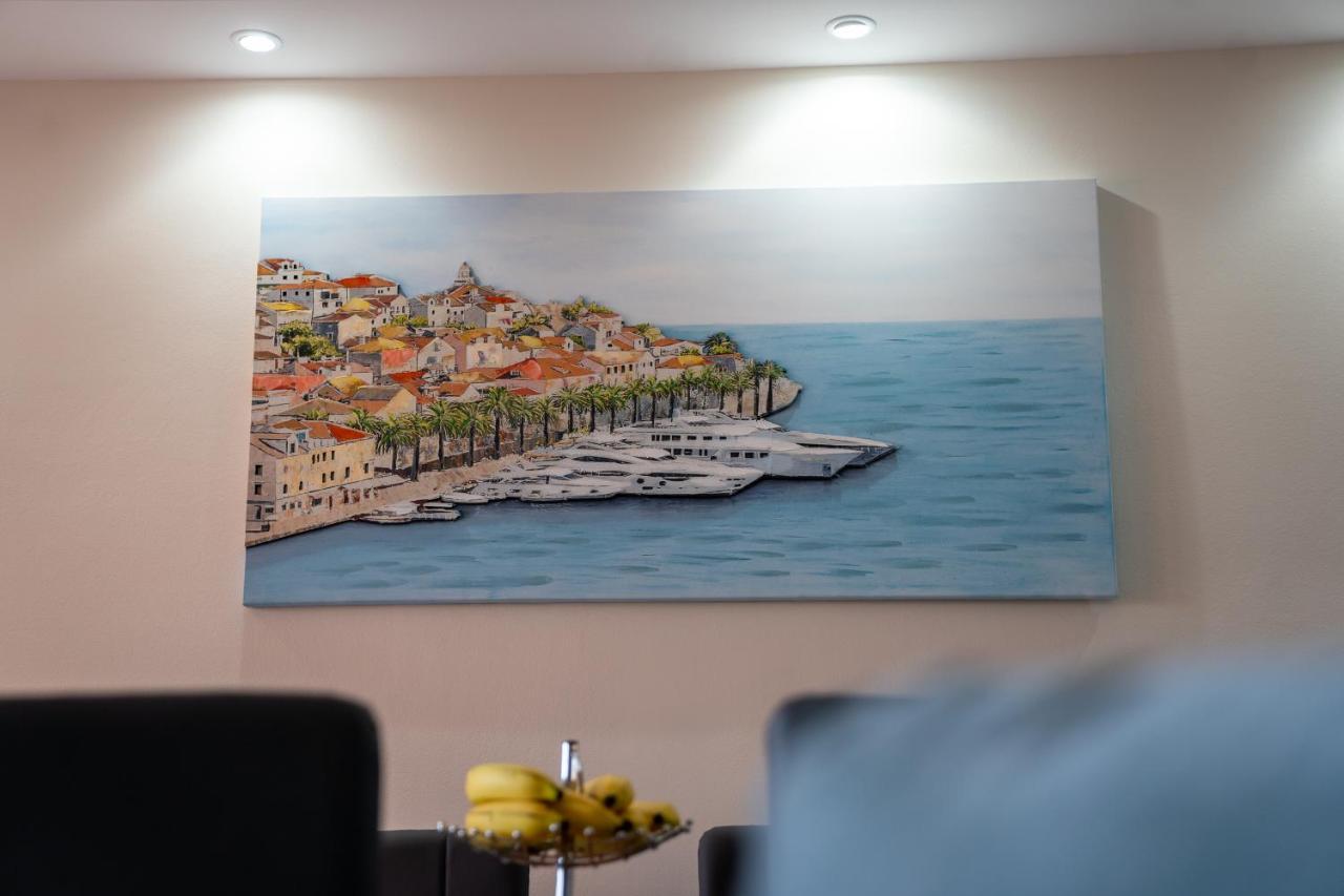 Luxury Three Bedroom Apartment At Естепона Екстериор снимка