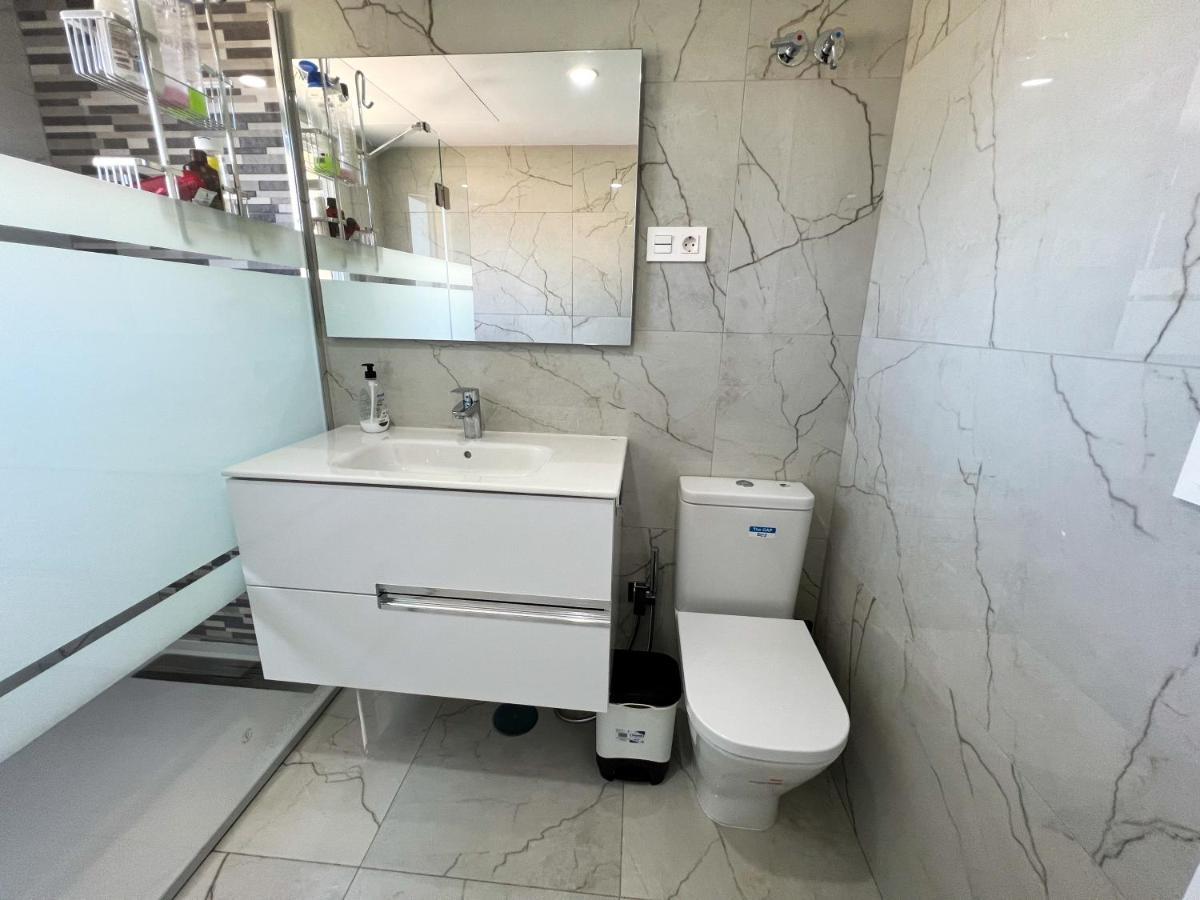 Luxury Three Bedroom Apartment At Естепона Екстериор снимка