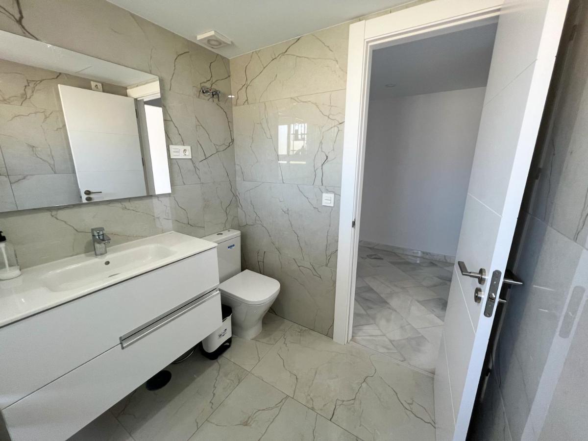 Luxury Three Bedroom Apartment At Естепона Екстериор снимка