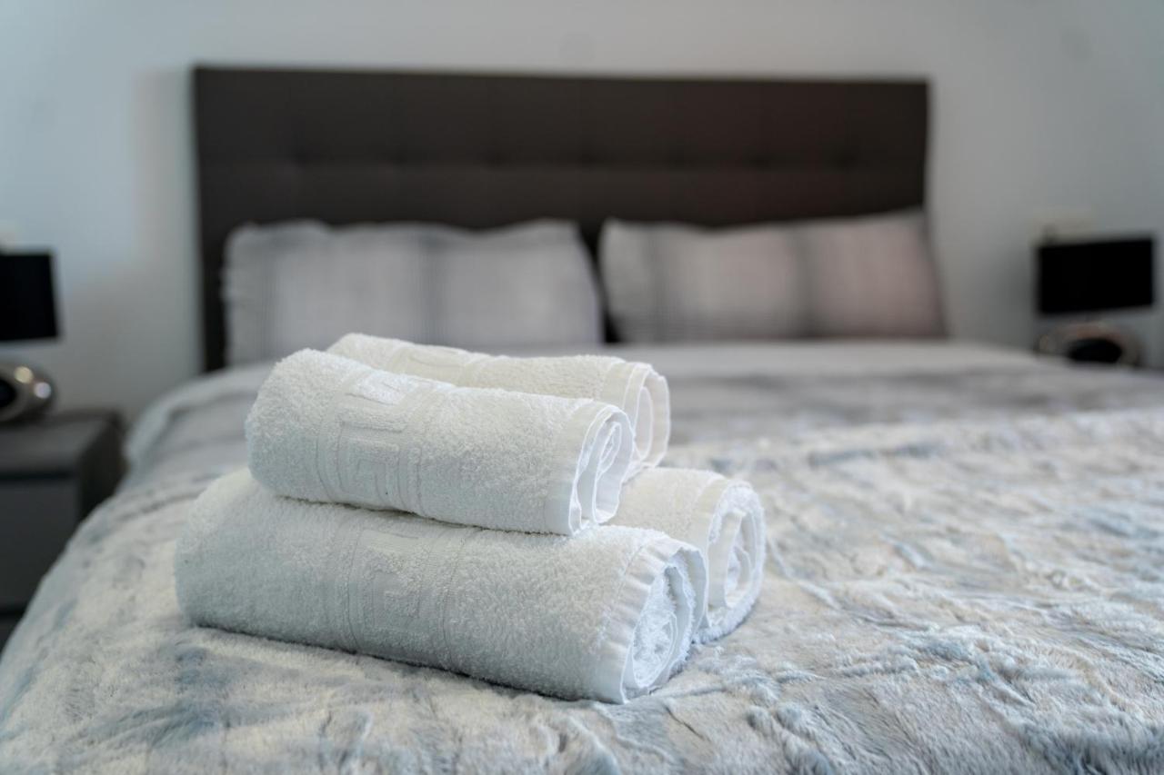 Luxury Three Bedroom Apartment At Естепона Екстериор снимка