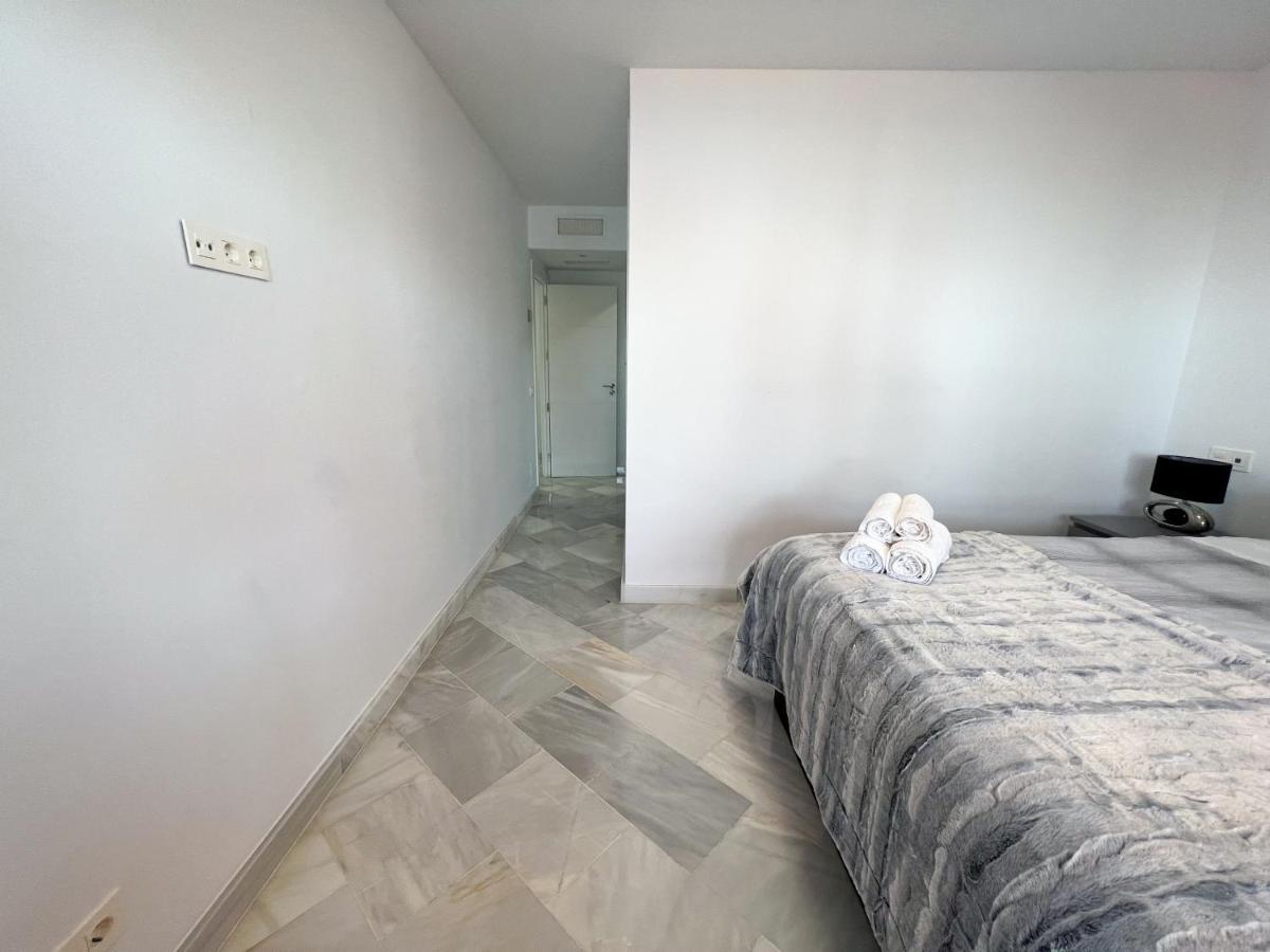 Luxury Three Bedroom Apartment At Естепона Екстериор снимка